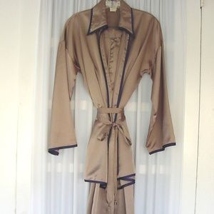 Designer Geoffrey Beene Satin Loungewear Pajamas